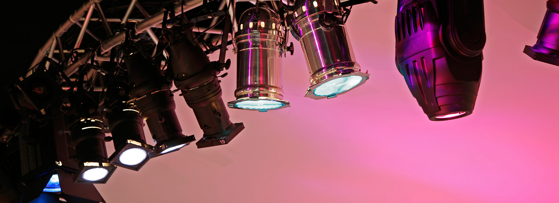 智能揚聲器和燈光